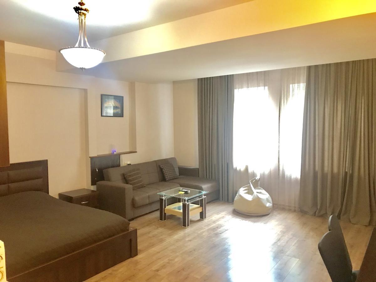 Solo Lucky Daire Tiflis Dış mekan fotoğraf